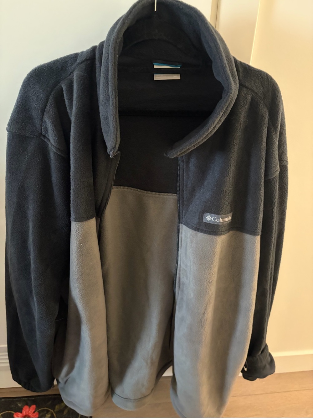 Columbia Men's Two-Tone Black and Gray Fleece Zip-Up Jacket